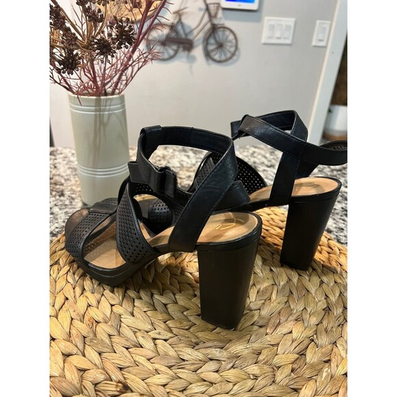 Clarks Pastina Castle Sandals Heels size 9M - Picture 3 of 8